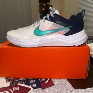 Nike Downshifter 12 womens sneakers size 11.5 new/box without lid!!